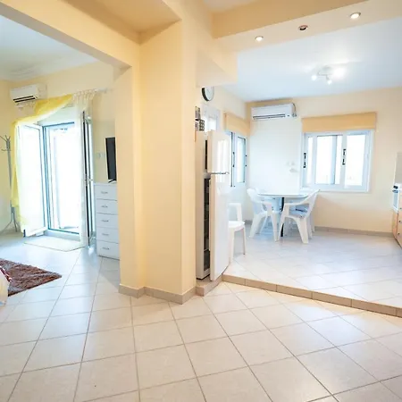 Attica Train Station 1 Bedroom 4 Pers *